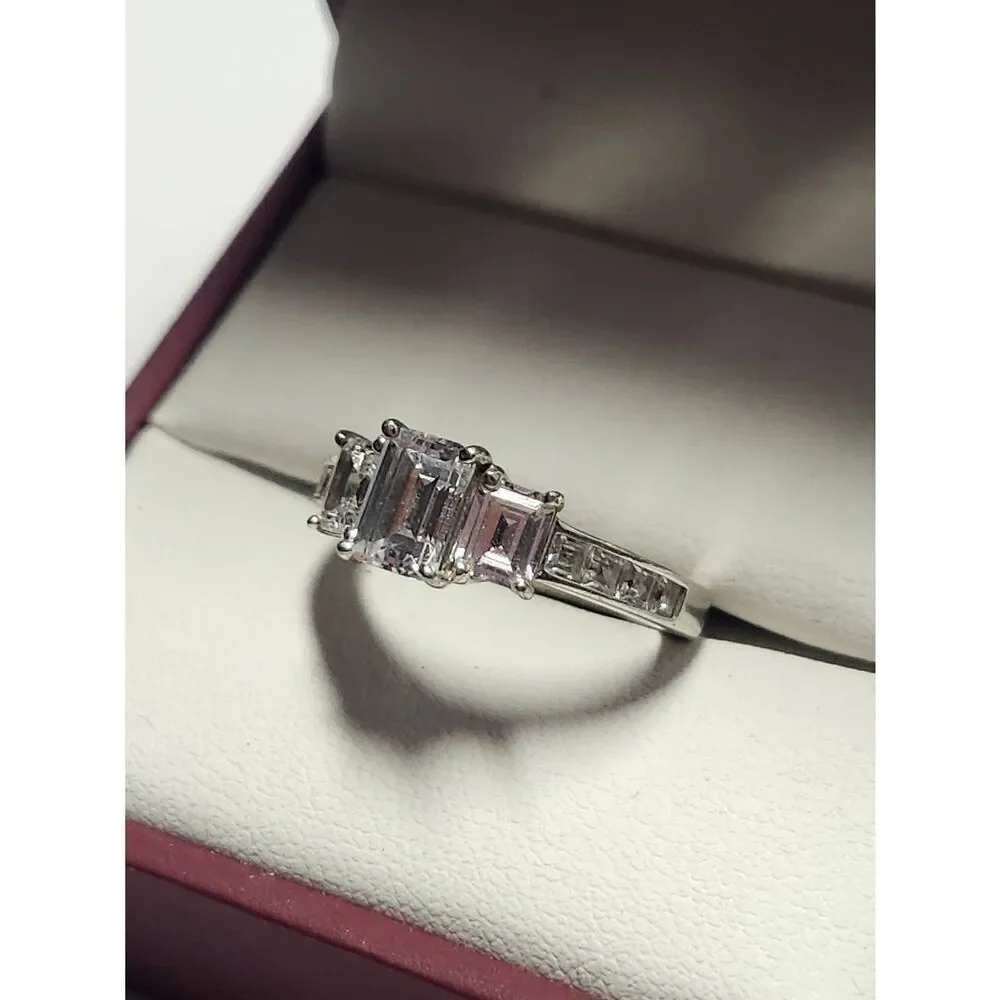 Sterling Silver Elegant Three-Stone Silver Ring Clear Glass Stones 925 Size 7